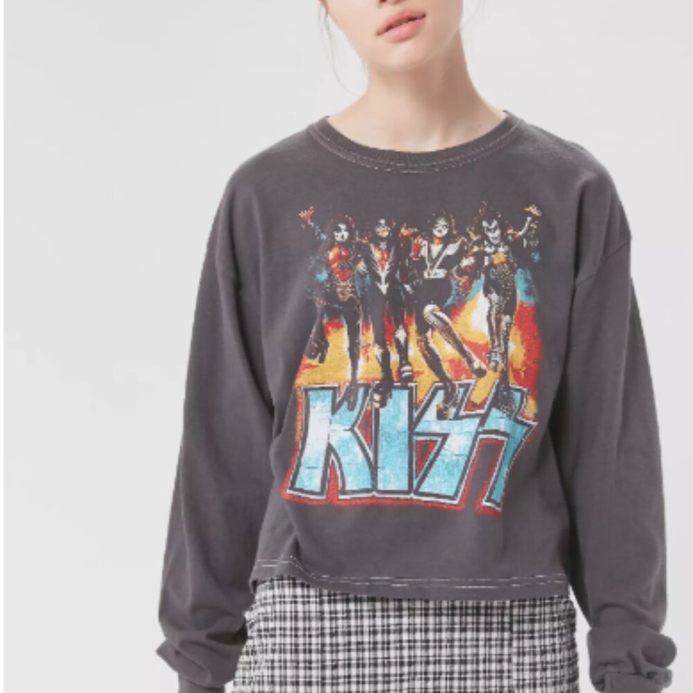 Vintage-Inspired KISS Long Sleeve Cropped Tee size M